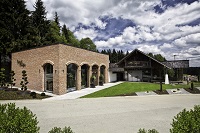 Außenansicht der Brau Boutique im Sommer (AVIVA)