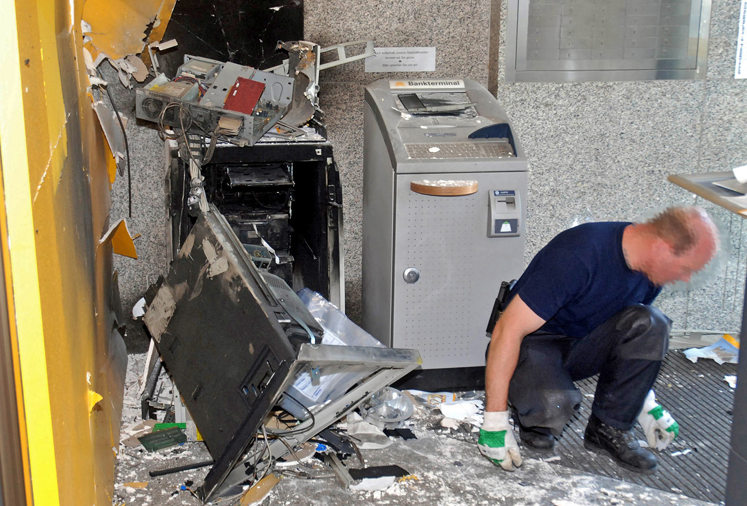 Sprengstoffangriffe auf Bankautomaten gefährden Menschen und Werte: EAM-Kits schützen