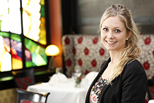 Amelie Kaefer ist seit vier Jahren im Leitungsteam des Romantik Jugendstilhotels Bellevue. © hob Amelie Kaefer ist seit vier Jahren im Leitungsteam des Romantik Jugendstilhotels Bellevue. © hob