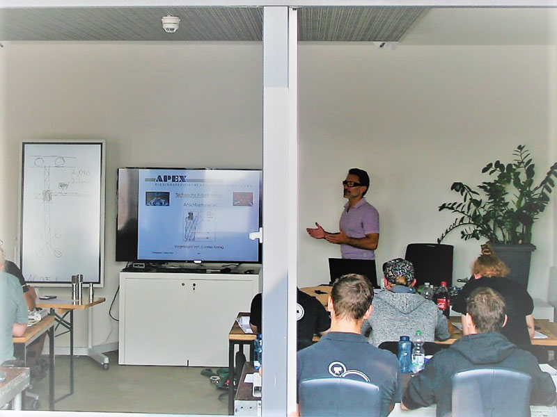 Seminar bei der Apex Riggingschule (Foto: Aventem, frei zur Veröffentlichung bei Namensnennung) Seminar bei der Apex Riggingschule (Foto: Aventem, frei zur Veröffentlichung bei Namensnennung)