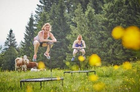 Jumping Fitness © Holzhotel Forsthofalm