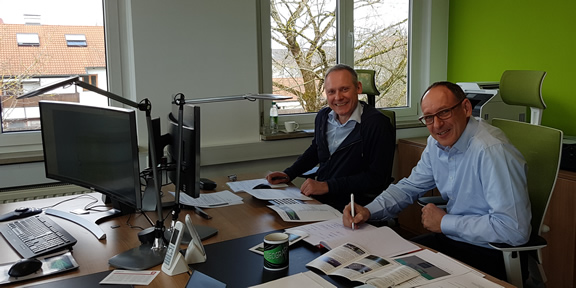 Stefan Warislohner und Thomas Issler bei der Besprechung der Internet-Erfolgsstrategie