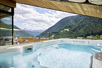 Panorama-Terrasse mit großem Schwimm Spa-Pool im Penthouse Spa Chalet_Chalet Salena (c) Wellhotel 