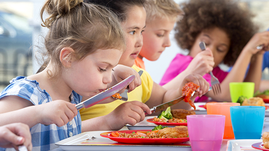 Sodexo verpflegt Kinder und Jugendliche gesund und ausgewogen.