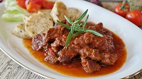Gulasch mit Knödel (Tourinform Hévíz)