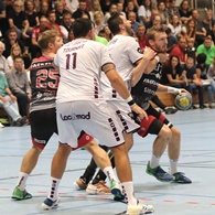      (Jocki_Foto, Erlangen)  Der HC Erlangen kämpfte gegen den HBC Nantes hart um jeden B