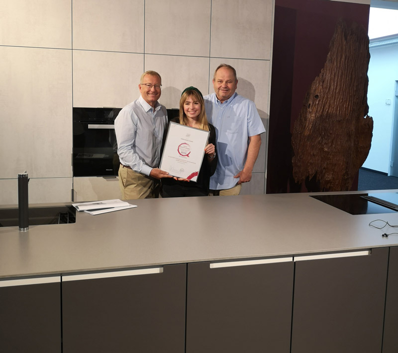 V. l. Dr. Werner Beutelmeyer vom market Institut, Anna Richter und Gerhard Hackl v
