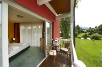 Blick von der Terrasse ins malerische Grüne (Hotel Eden)