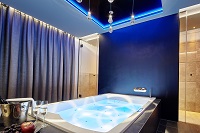 Wirlpool mit Sekt und Snacks (Bayerwaldresort Hüttenhof) Wirlpool mit Sekt und Snacks (Bayerwaldresort Hüttenhof)