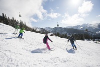 Familie beim Skifahren (c) TVB WagrainKleinarl (Prechtlgut) Familie beim Skifahren (c) TVB WagrainKleinarl (Prechtlgut)
