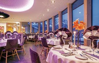 Modernes Interieur und Panoramablick im Speisesaal (Hotel Kaiserblick) Modernes Interieur und Panoramablick im Speisesaal (Hotel Kaiserblick)