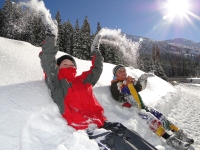 Kids haben Spaß im Schnee (WohlfühlHotel Schiestl)