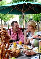 Frühstücken mit der ganzen Familie im Biergarten (Hotel Asam)