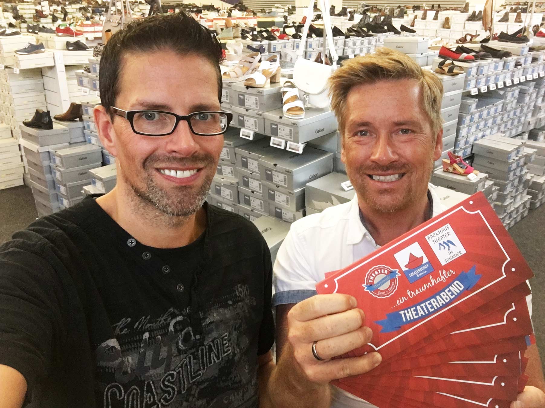 Schuhplus verlost Freikarten für das Theaterschiff in Bremen