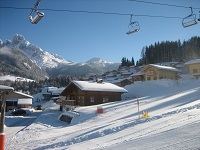 Aussenansicht im Winter vom Alpendorf Dachstein West (Alps Residence)