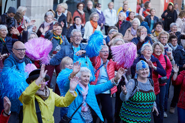 Der Seniorenflashmob findet auch 2019 wieder in Düsseldorf statt. Der Seniorenflashmob findet auch 2019 wieder in Düsseldorf statt.