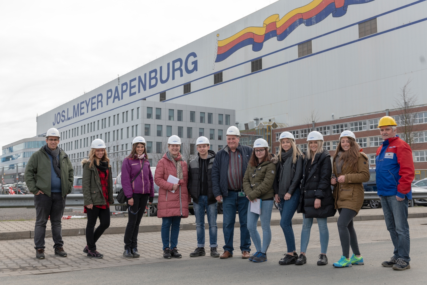Im Rahmen eines zweitägigen Ausflugs besuchte die Azubi-Gruppe von GF Piping Systems die Meyer Werft