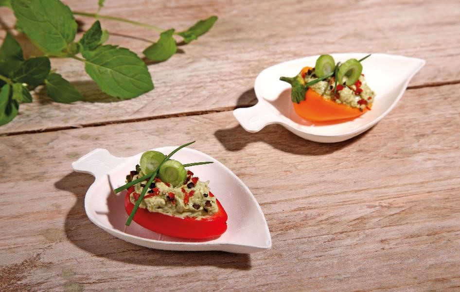 Ein Hingucker auf jedem Buffet: die Fingerfood-Schalen aus Zuckerrohr von Papstar Ein Hingucker auf jedem Buffet: die Fingerfood-Schalen aus Zuckerrohr von Papstar