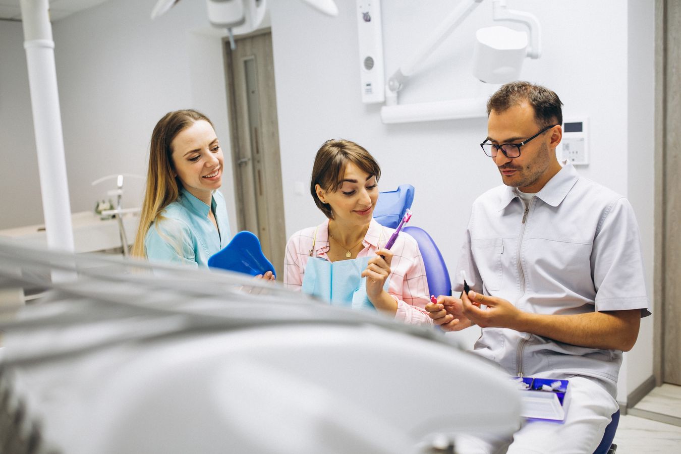 Apotheken beraten: Zur Zahnpflege gehört auch Zahnseide oder Interdental-Bürsten (Bildquelle:©pxhere Apotheken beraten: Zur Zahnpflege gehört auch Zahnseide oder Interdental-Bürsten (Bildquelle:©pxhere