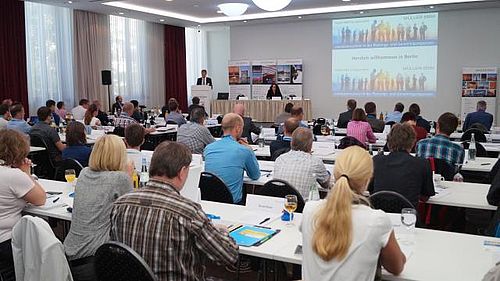 Begrüßung der Teilnehmer und Vorstellung des Eröffnungsvortrages Begrüßung der Teilnehmer und Vorstellung des Eröffnungsvortrages