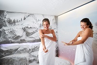 Kühler Spaß im SnowRoom Eiswürferl (c) Alexander Kaiser (Guglwald) Kühler Spaß im SnowRoom Eiswürferl (c) Alexander Kaiser (Guglwald)