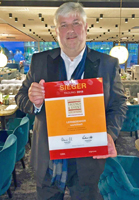 Walter Sosul mit der Auszeichnung für das Mercure Tagungs- & Landhotel Krefeld Walter Sosul mit der Auszeichnung für das Mercure Tagungs- & Landhotel Krefeld