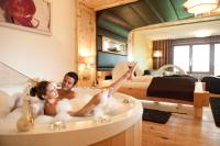 Romantische Stunden in der Suite Harmonie (c) Atelier Wolkersdorfer (Hotel Winzer)