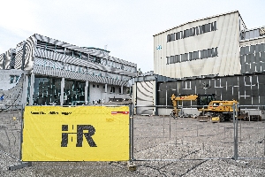 Am ehemaligen Schuler-Areal Süd startet i+R mit der Entkernung der Gebäude /Lukas Kästle Am ehemaligen Schuler-Areal Süd startet i+R mit der Entkernung der Gebäude /Lukas Kästle