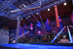 100 ELATION Smarty Hybrid im Einsatz bei der RTL-Show „Ninja Warrior“ (Foto: © TVNOW / Markus Hertri 100 ELATION Smarty Hybrid im Einsatz bei der RTL-Show „Ninja Warrior“ (Foto: © TVNOW / Markus Hertri