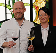 Weinfachfrau Kassandra Kuntzsch und Küchenchef Matthias Meurer vom Jugendstilhotel Bellevue. © hob Weinfachfrau Kassandra Kuntzsch und Küchenchef Matthias Meurer vom Jugendstilhotel Bellevue. © hob