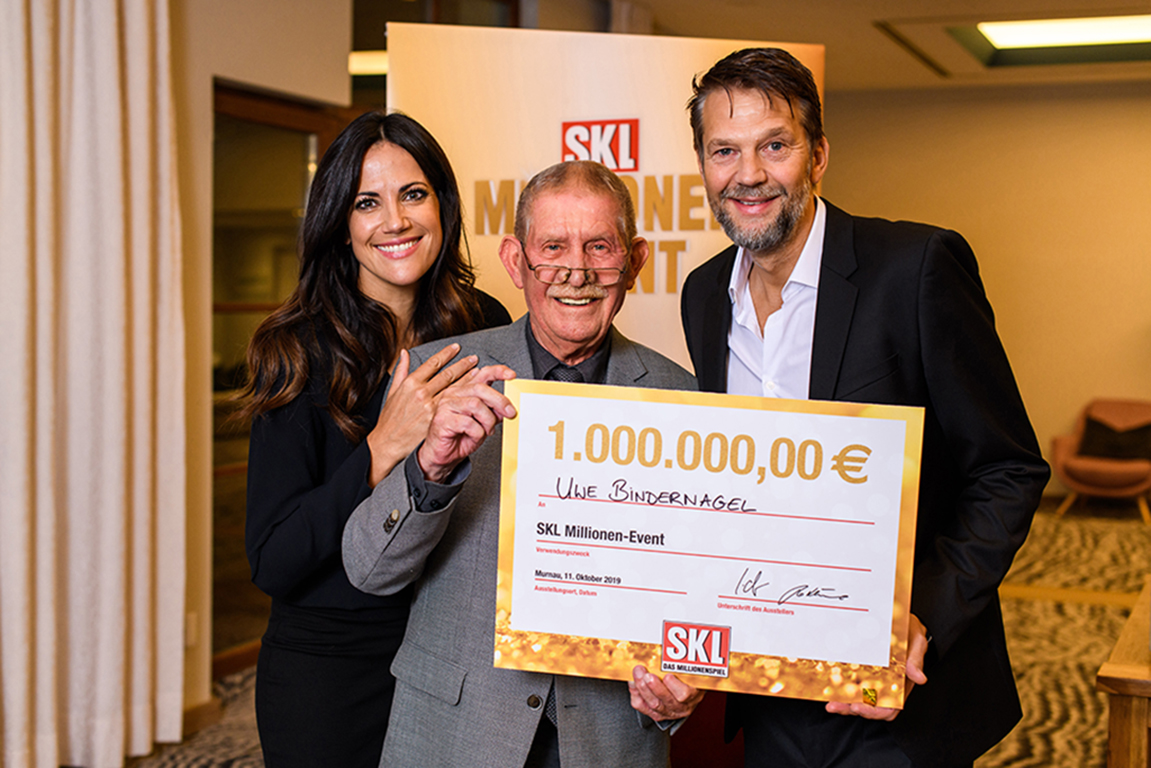 Uwe Bindernagel mit den Glückspaten Bettina Zimmermann und Kai Wiesinger (Bildquelle:©GKL_Willi Webe