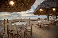 Gedeckte Tische im Beach-Restaurant (Paradù Tuscany EcoResort)