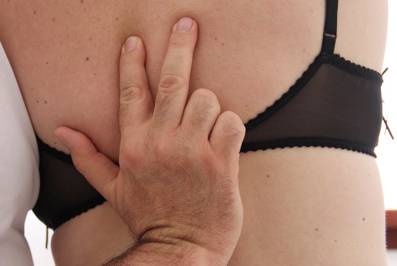 Untersuchung im Rahmen der Osteopathie. Untersuchung im Rahmen der Osteopathie.