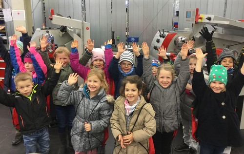 Begeisterte Kindergartenkinder beim Tüftler- und Forscherinnentag.
