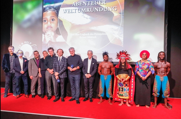 ?71.500 Euro Spenden kamen bei der DBA Charity Night für den Bau einer Schule in Namibia zusammen. ( ?71.500 Euro Spenden kamen bei der DBA Charity Night für den Bau einer Schule in Namibia zusammen. (