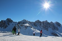 Skifahren vor atemberaubendem Bergpanorama (Axamer Lizum)