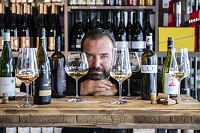 Gastgeber Christian Kohlgruber in der Vinothek (c) Rupert Mühlbacher (Der Weinmesser)