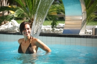 Dame im Pool Dame im Pool
