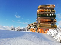 Blick auf das verschneite Hotel AVIVA (Hotel AVIVA)