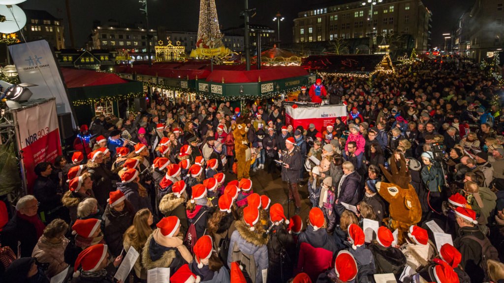 Das Weihnachtssingen auf dem Rathausmarkt für den guten Zweck _ Verwendung honorarfrei (c)Axel Herzi
