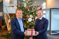 (v.l.): Oberbürgermeister Burkhard Mast-Weisz und Hoteldirektor Marco Klij. Bild: Tobias Nettekoven (v.l.): Oberbürgermeister Burkhard Mast-Weisz und Hoteldirektor Marco Klij. Bild: Tobias Nettekoven