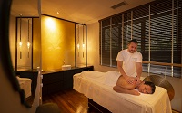 Wohltuende Rückenmassage (c) Bernhard Bergmann