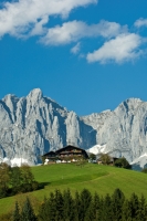 Tiroler Bauernhof vor Wilder Kaiser