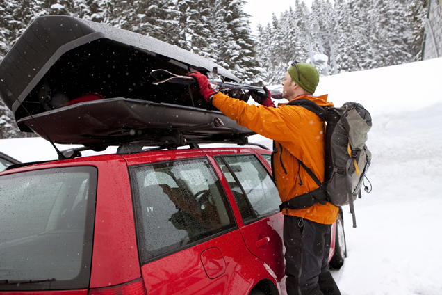 In einer Dachbox sind Ski und Snowboard am sichersten untergebracht. (Bildquelle: ERGO Group)