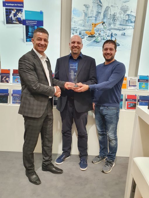 Max Hohnsbein und Dominik Nagel, Mitarbeiter aus dem Team ZERO defects, erhielten auf der sps in Nür Max Hohnsbein und Dominik Nagel, Mitarbeiter aus dem Team ZERO defects, erhielten auf der sps in Nür