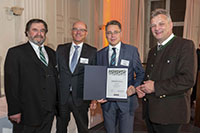 (v.l.): Von Schönfels, Simon u. Hella (VERMÖGENSKULTUR AG), Staatssekr. Weigert. Foto: ELITE REPORT (v.l.): Von Schönfels, Simon u. Hella (VERMÖGENSKULTUR AG), Staatssekr. Weigert. Foto: ELITE REPORT