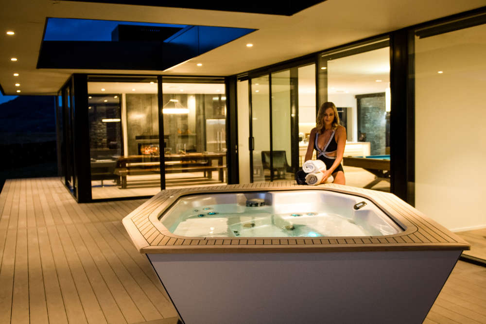 Der Whirlpool IKON wurde mit dem Iconic Award: Innovative Interior ausgezeichnet. Der Whirlpool IKON wurde mit dem Iconic Award: Innovative Interior ausgezeichnet.