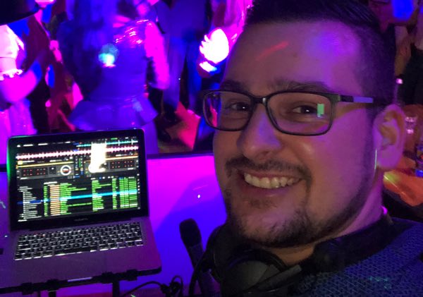 Die Musik rundet die Hochzeit ab.