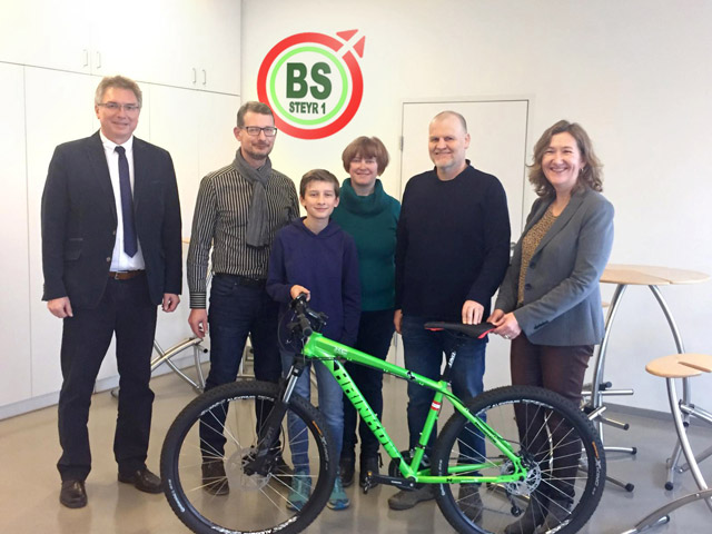 Gewinner Daniel und seine Eltern, Ing. Franz Winter, Alexander Hrinkow und KommR Erika Lottmann