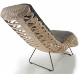 Ein Walskelett hat den Designer Yos Theosabrata zu der Möbelserie „Whale“ inspiriert
